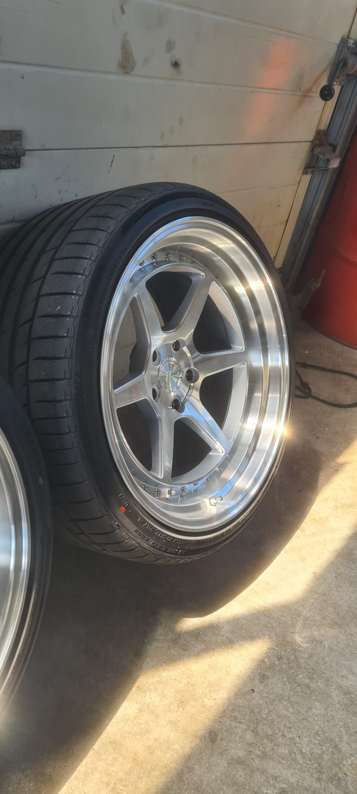 Japan Racing JR43 19x9,5J et25 & 19x11J et22 5x114,3
